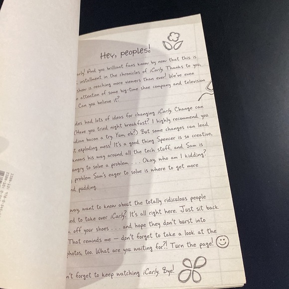 iCarly: iAm Famous! by Laurie McElroy - Scholastic Paperback Novel - Picture 4 of 10